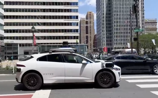 谷歌旗下无人出租车Waymo正式进入费城测试!一场没有硝烟的“抢饭碗”战争,或将影响上千Uber司机生计